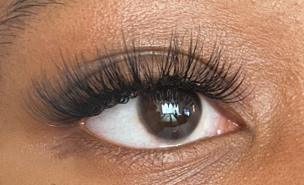 Hybrid Eyelash Extensions